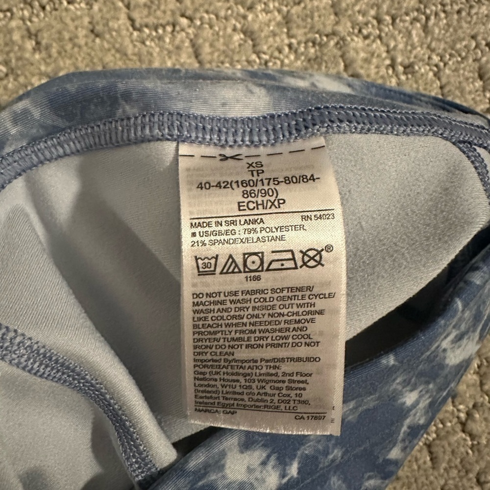 EUC Gapfit blackout technology blue tie dye biker shorts, XS - Picture 5 of 5